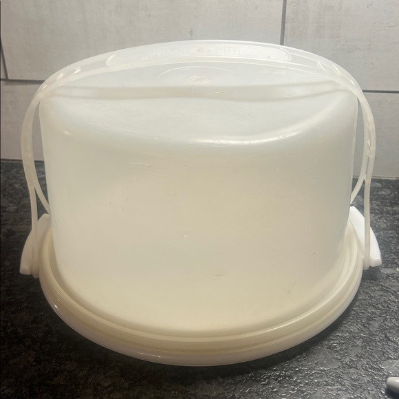 CAKE CARRIER by Tupperware. Vintage. High dome lid. Cakes cupcakes donuts HANDLE - Picture 1 of 6